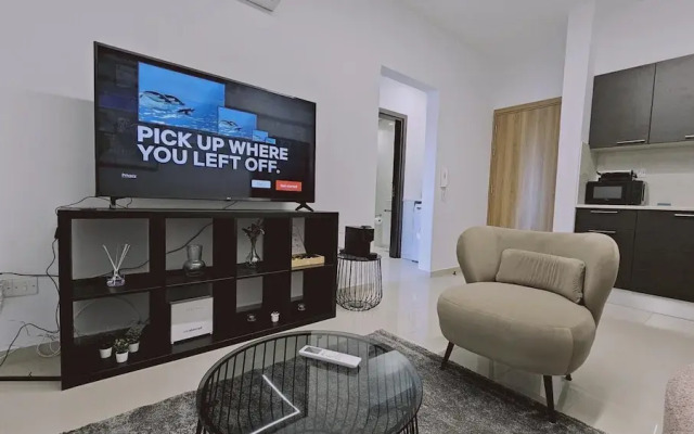 104 NIC - 402 Stay Cosmo City Suite
