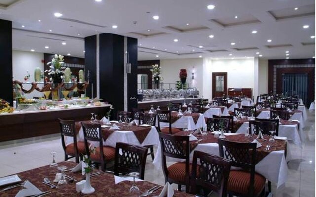 Dar Al Eiman Royal Hotel