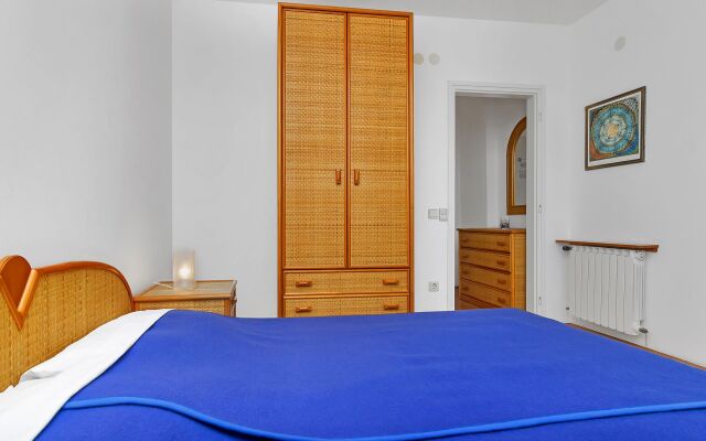 Room Ana - 5 m from beach: R11-24 Cove Pokrivenik, Island Hvar