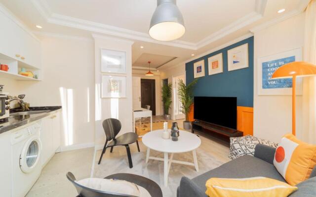 Vibrant and Central Apartment in Muratpasa