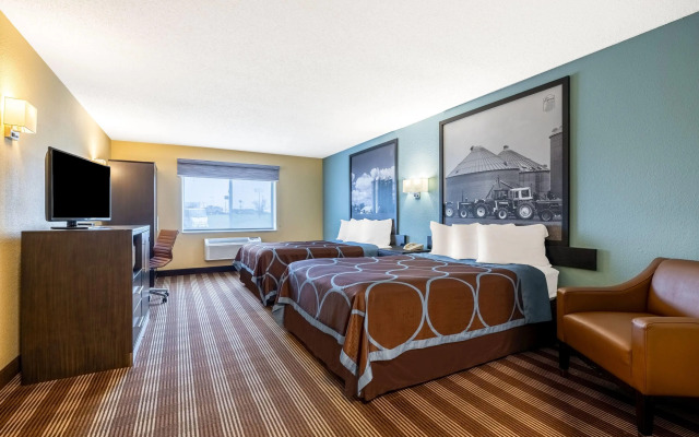 Super 8 by Wyndham Osseo WI