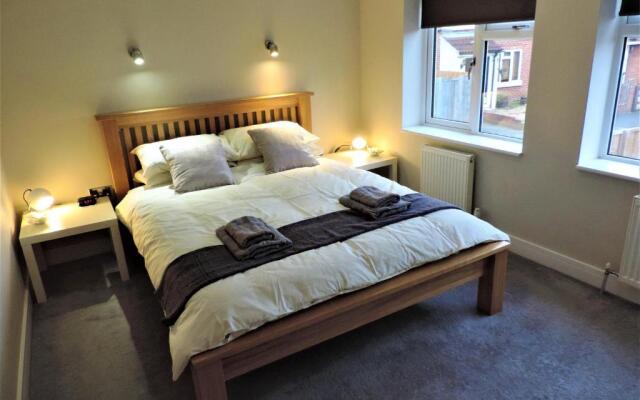 3 Bed Farnborough Air Accommodation