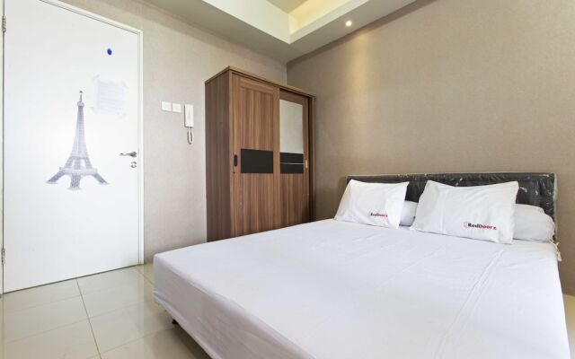 RedDoorz Apartment @ Pegangsaan Kelapa Gading