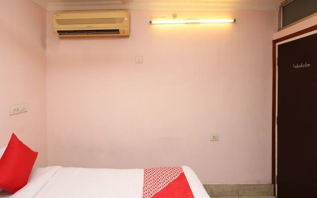 OYO 11715 MCC Guest House