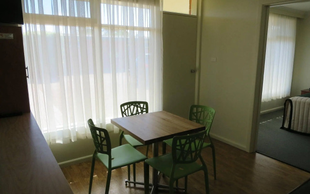 Shifting Sands Motel