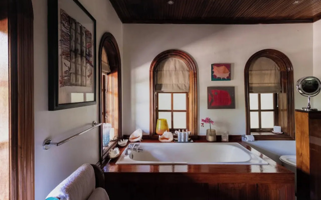 Hemingways Eden Residence