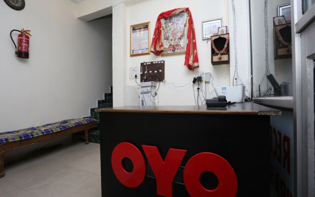 Oyo 30850 Hotel Hira