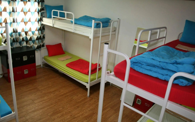 Zzzip Guest House - Hostel