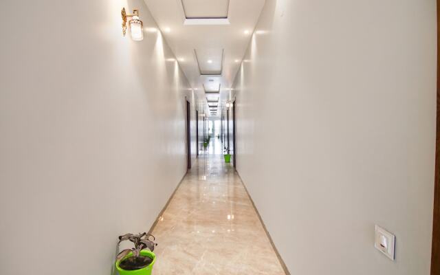 Fabhotel Prime Royal Court