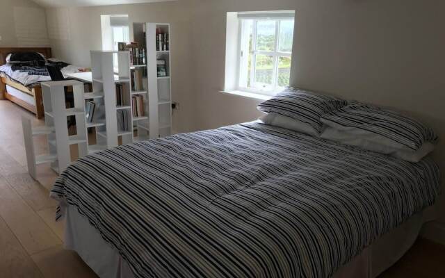 Remarkable Large 1-bed Apartment Nr Penzance