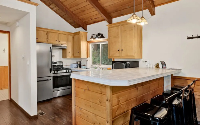 Black OAK Cabin #1977