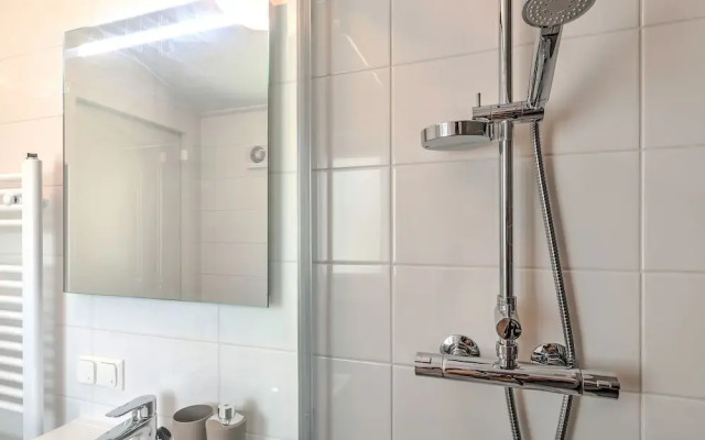 Beautiful Bungalow with Hot Tub in Kaatsheuvel