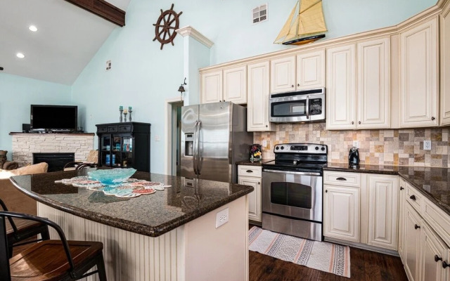 Keepin' It Reel 3 Bedroom Home by RedAwning