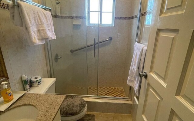 2-bed Apartment Drax Hall Ocho Rios AC and Wifi