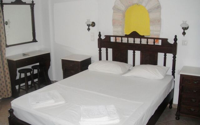 Maistrali Studios & Apartments
