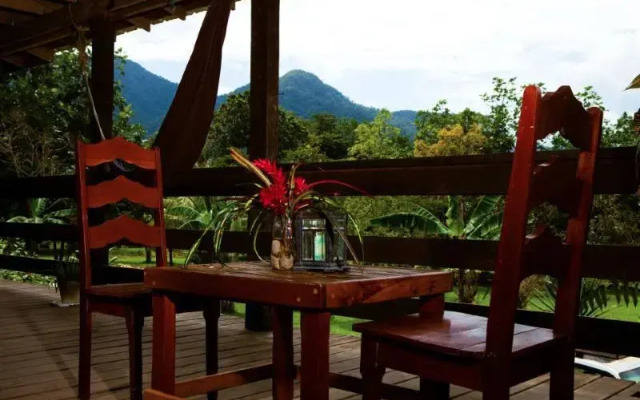 Hummingbird Guest Lodge & Hostel