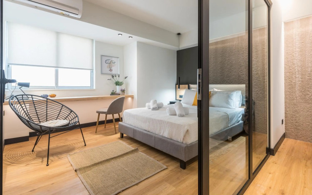 Brand New Ermou Veni Apartment