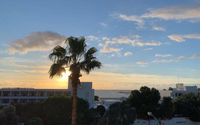 Phaedrus Living: Seaside Luxury Flat Natalia House 102