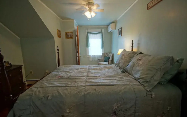 Tuckernuck Inn