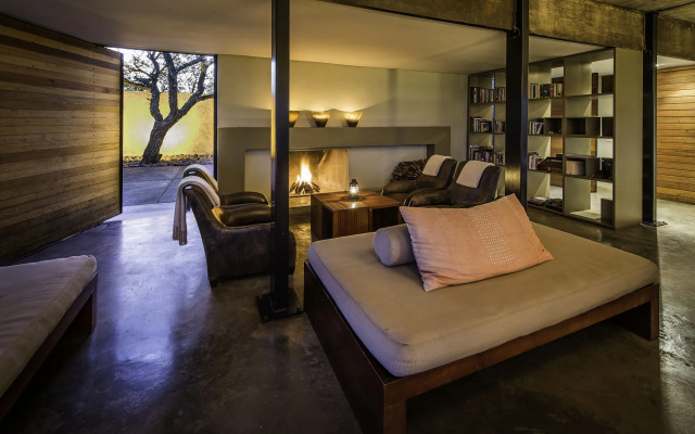 The Outpost & Pel's Post