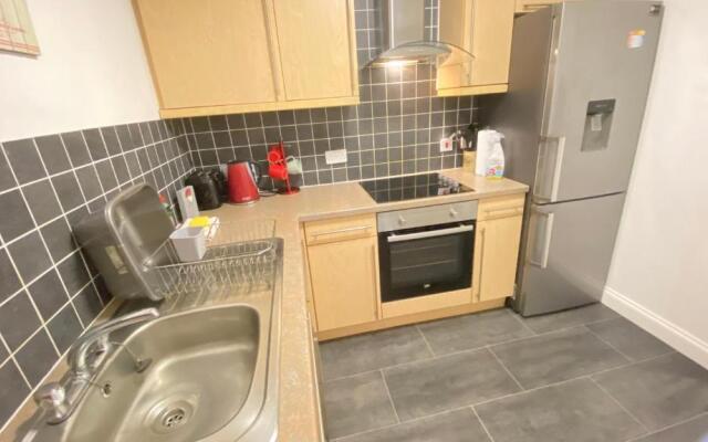 Paisley Central Apartment #3