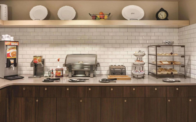 Country Inn & Suites by Radisson, Green Bay East, WI