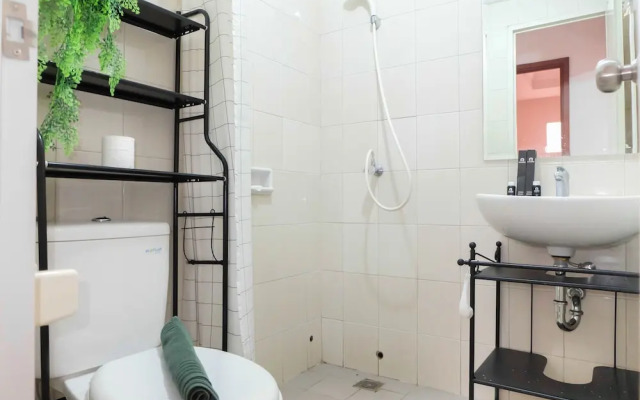 Homey Rustic 2Br Apartment At Signature Park Grande