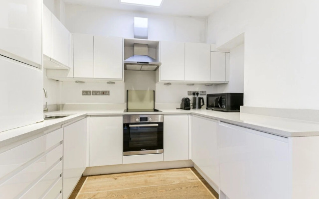 Kensington Queens Gate Apartment