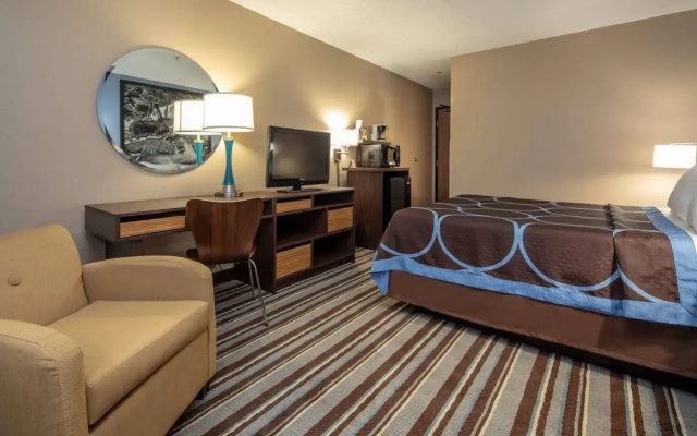 Super 8 Steubenville