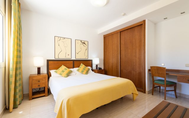 Holiday Club Sol Amadores Hotel