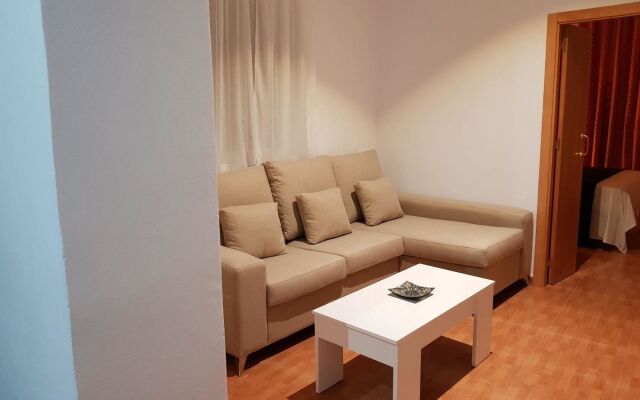 Apartment With 2 Bedrooms in Sevilla, With Wifi