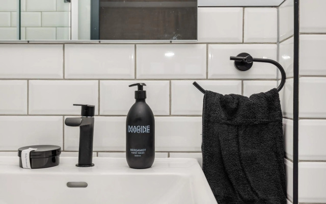 Manhattan On Coral Apartments