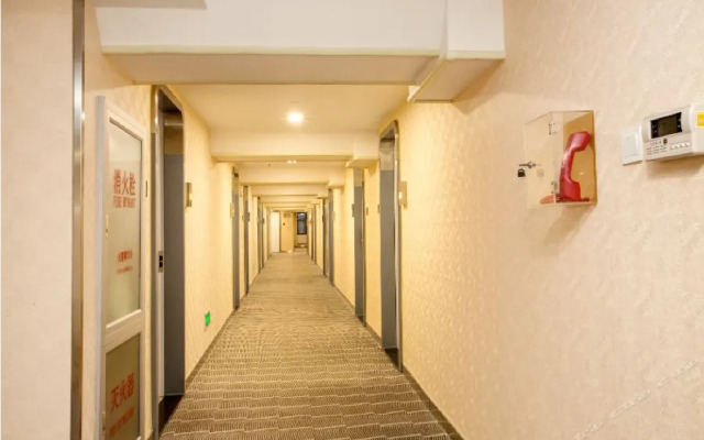 Zsmart Hotel (Beijing West Railway Station North Square)