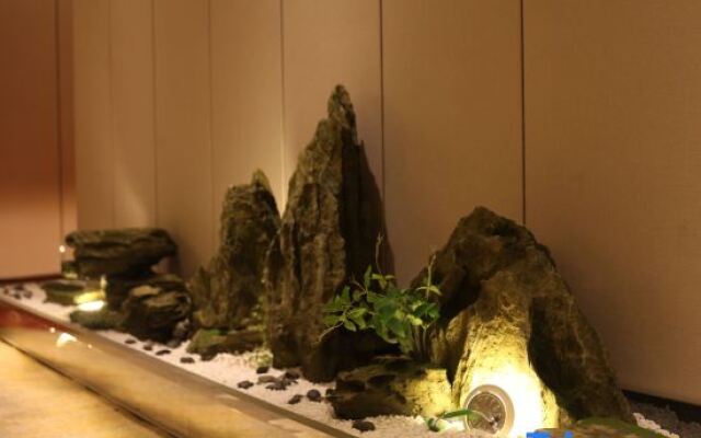 QIANNA HOTEL JOURNEY(Zhengzhou East Station Zhengdong MixC Mall)