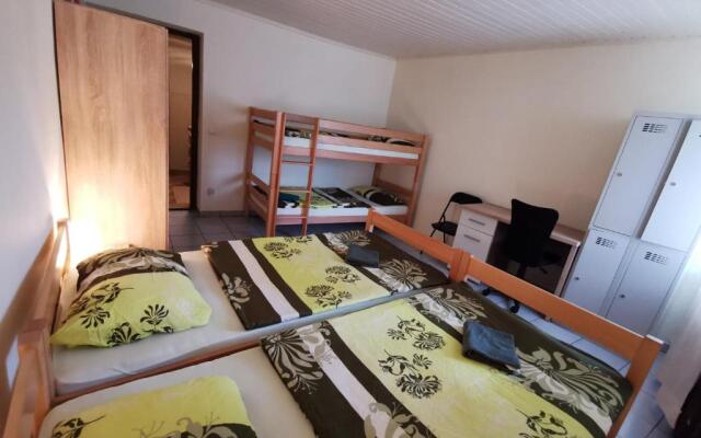 Back Hostel & Private Rooms
