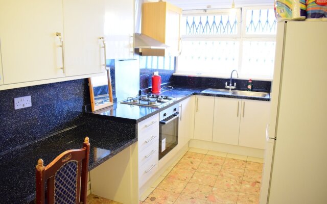 Spacious 3 Bedroom Shadwell Flat