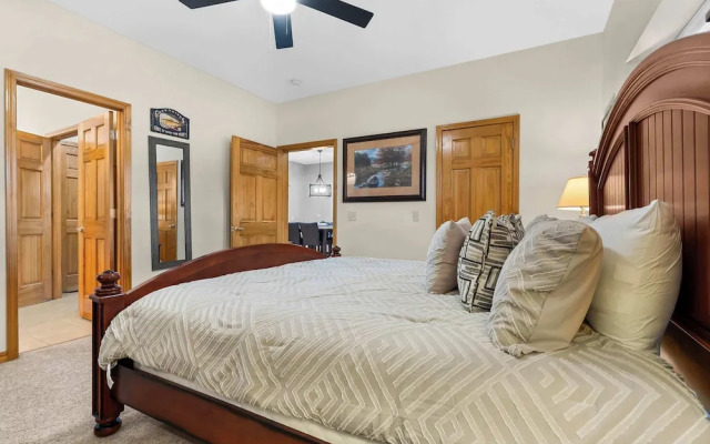 Waters Edge Retreat - For 6!