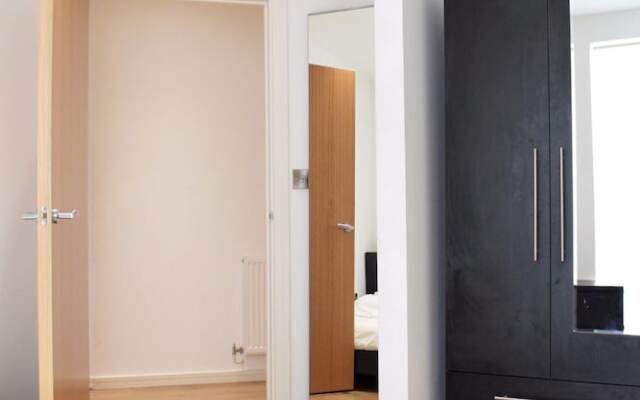 Bright and Spacious Apartment near London Bridge