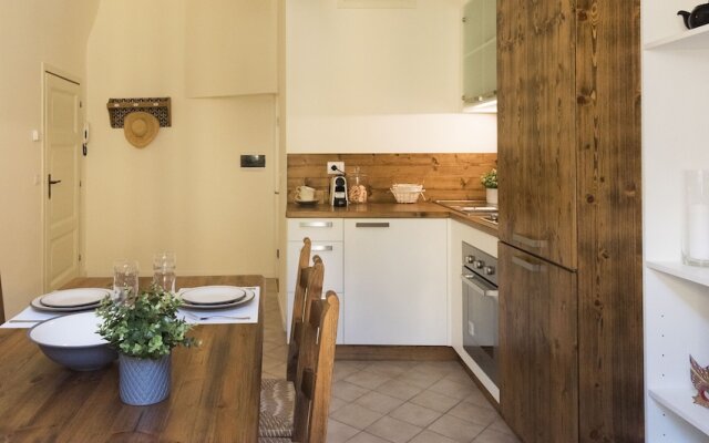 Altido Wood and White With Lake View