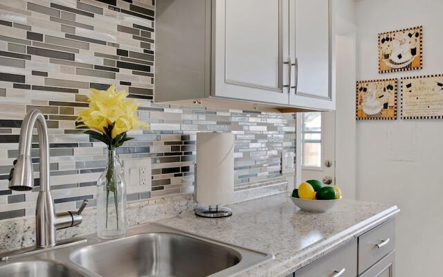 Quiet Getaway, Modern Kitchen and Foosball Table