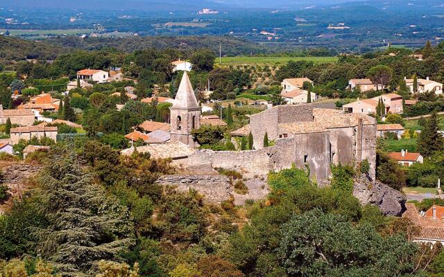 Lovely Stone House Withe Private Terrace, Le Pègue