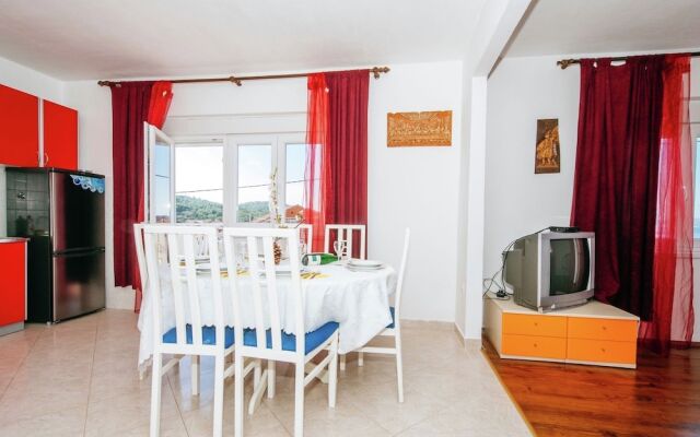 Spacious Apartment in Banj With Terrace