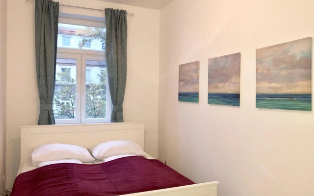 Central homebase 1 minute to metro