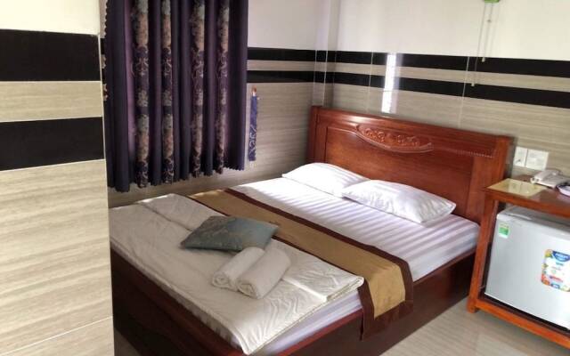 Ly Ly Hotel
