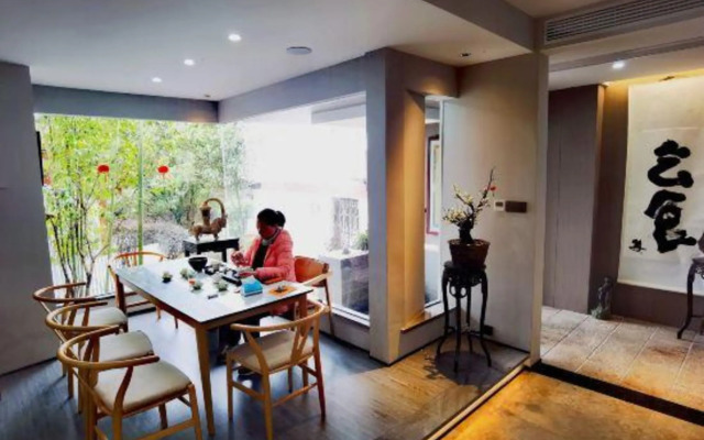 Zhoujia Shanfang Family Hostel