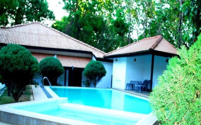 Jayasinghe Holiday Resort