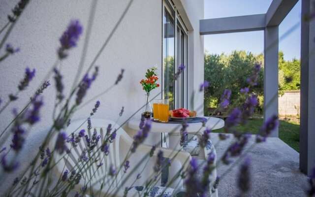 Enelani Apartments
