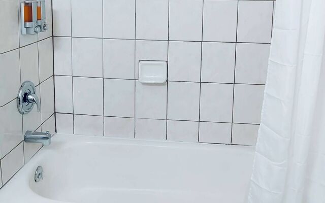 Oceanside Inn & Suites, a Days Inn by Wyndham