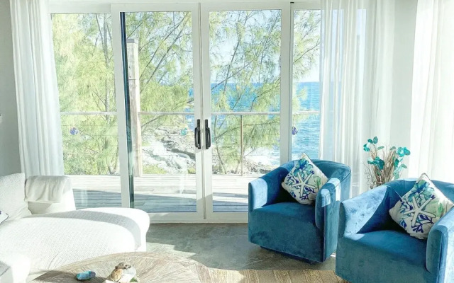 Seaside Serenity: Elegant Beachfront Escape