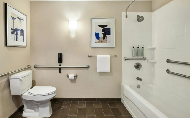 Courtyard by Marriott Los Angeles - Sherman Oaks